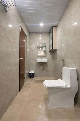 a bathroom with a toilet and a sink at Chitrapuri - 3BHK Spacious Flat, Gachibowli Only for Families in Gachibowli