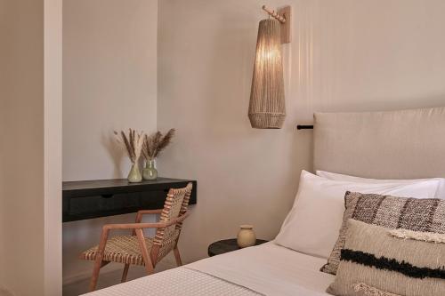 Tempat tidur dalam kamar di Utopia Hotel