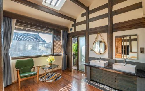 a bathroom with two sinks and a mirror at 丽江无尔雪山下泳池花园民宿 in Lijiang