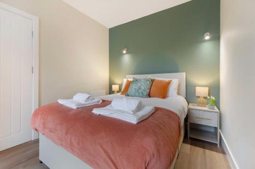 a bedroom with a bed with two towels on it at Flat1 1BR in Horsemarket in Barnard Castle