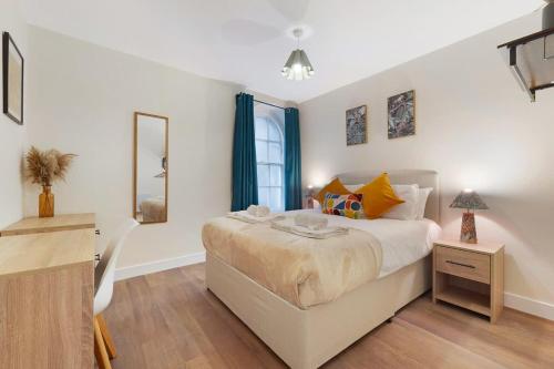 a bedroom with a large white bed and a window at Flat2 2BR in Horsemarket in Barnard Castle
