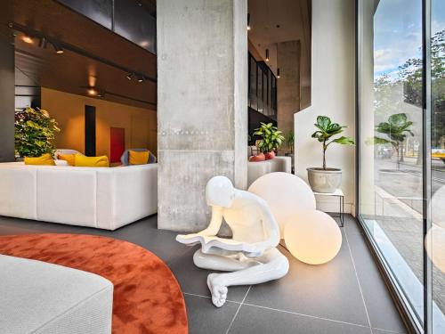 Occidental Diagonal 414 photo 86