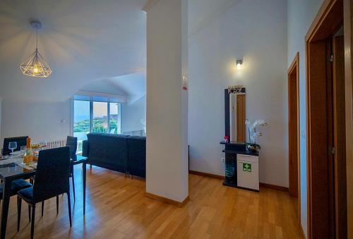 Savana Desert View Apartment - Ocean View & Free Parking