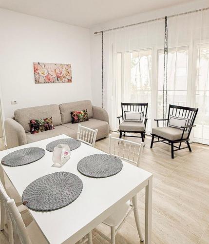 a living room with a white table and chairs at VERA apartament in Fushë-Draç