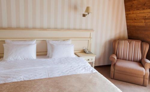 Premier Geneva Hotel — Photo of the whole room