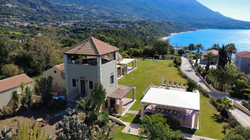 Alekata, relaxing private villa near the beach