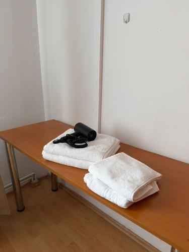 a table with two towels on top of it at ZipStay Inn in Cluj-Napoca