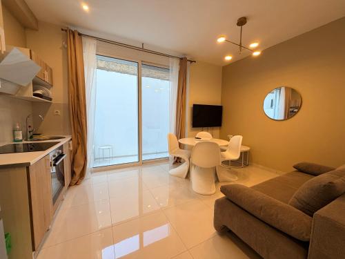 PL Pireas Modern APT