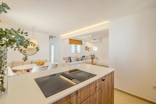 a kitchen and living room with a sink and a table at Urbanización El Oasis, 20 Villas en 1ª Línea Playa in Denia