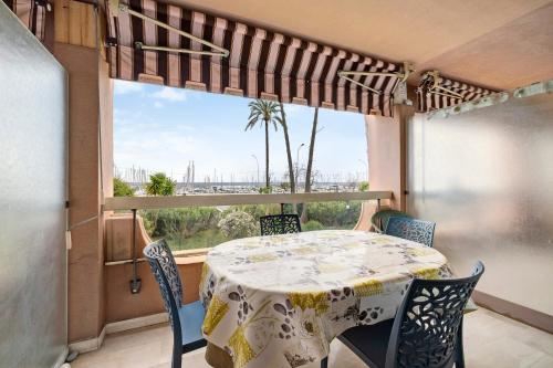 Appart - Piscine et vue sur le port