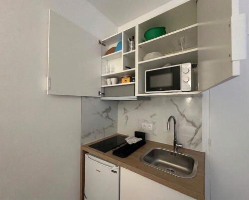 New 402 Suite Brigitte-Cosy Apartment Paris Center