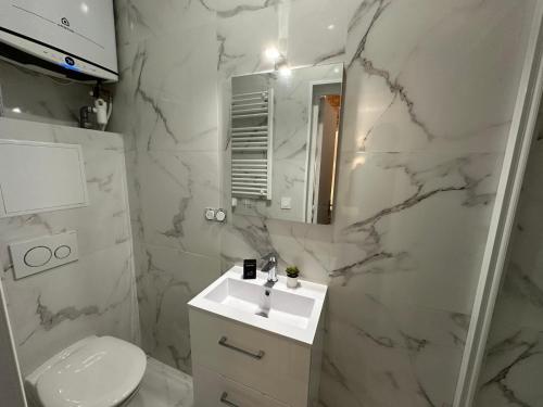 New 402 Suite Brigitte-Cosy Apartment Paris Center