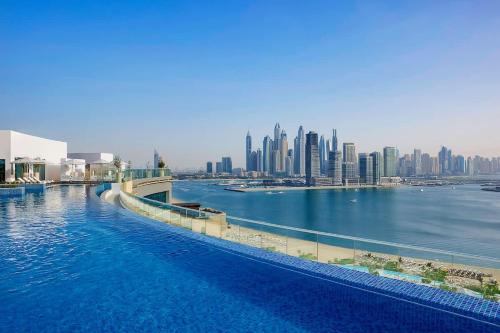 Luxury 1BR , Stunning Palm Views , Pool & Beach