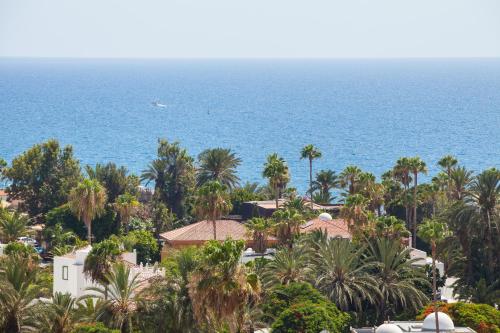 Ponderosa 611, Las Americas, one bedroom apartment with large terrace and ocean view, next to Siam Park