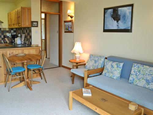 a living room with a couch and a table at Morvoren - Ukc3539 in Mevagissey