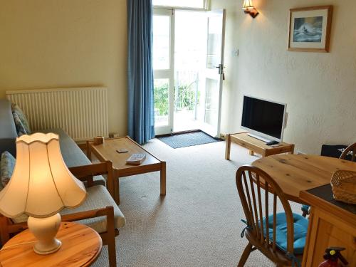 a living room with a couch and a television at Morvoren - Ukc3539 in Mevagissey