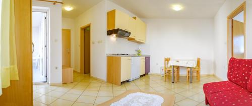 Apartment sleeps 4 near the beach