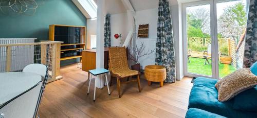 a living room with a couch and a table at Cottage des Cerisiers in Lens