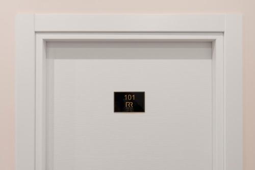 ReRent Rooms - 81 Manzoni Guesthouse
