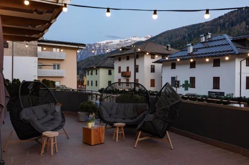 two chairs and a table on a balcony at Casa Orso Elio - Si Mezzana Home in Mezzana
