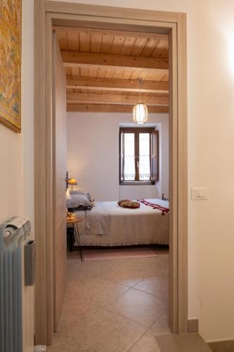 a bedroom with a bed and a window at Piccola Dimora Arco Ricci in LʼAquila