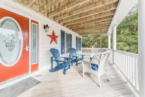 a porch with two chairs and a star on it at Gone With The Wind - Duck, Gull's Flight, 325 Yds to Beach, Pool, Hot Tub, Pets OK, Quiet St, Flex Stays in Duck