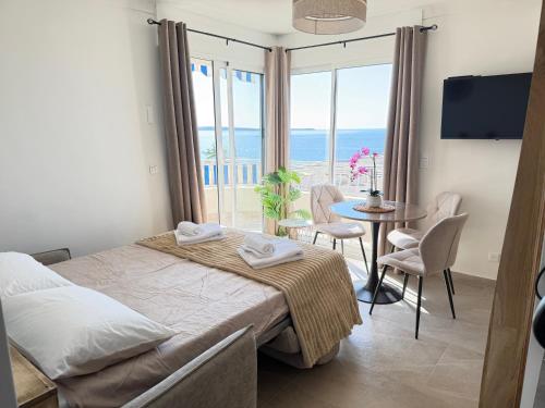 BEAU STUDIO 4 couchages vue mer Cannes