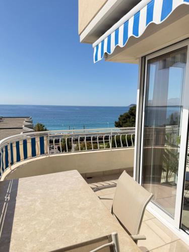 BEAU STUDIO 4 couchages vue mer Cannes