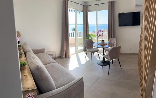 BEAU STUDIO 4 couchages vue mer Cannes