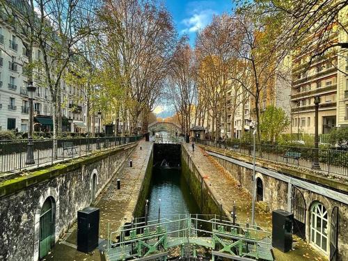 Canal Saint-Martin, proche Marais, Paris à pied, métro à 3 min