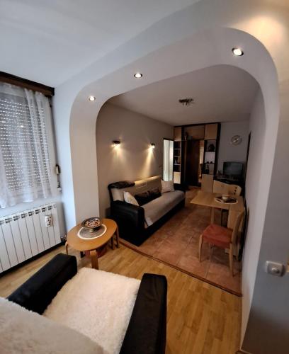 a living room with a couch and a table at Stan na dan bb in Bajina Bašta