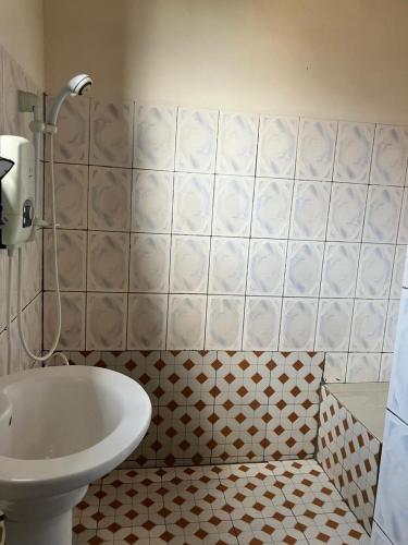 a bathroom with a white sink and a toilet at Bonnie's Homestay 