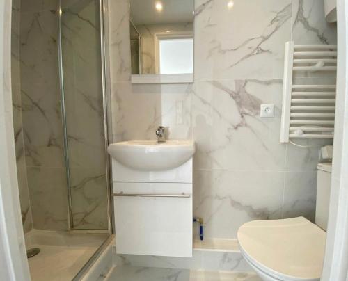 New 913 Apartment Josephine- Cosy Apartment Paris Center