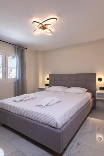 Peonia Apartment II Modern Stay with Balcony Near Old Town