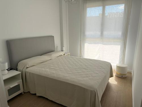 Marina Real III, 1 Dormitorio by Bookindenia