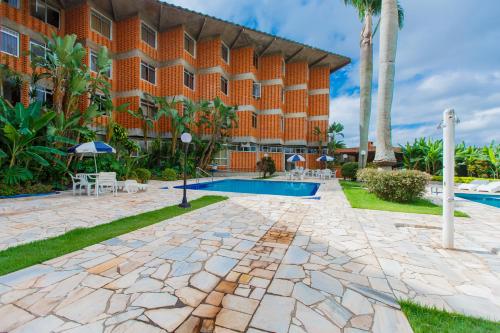 Bazén v ubytování Harbor Querência Hotel nebo v jeho okolí