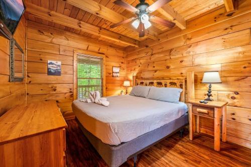 a bedroom with a bed in a log cabin at Getaway Cabin Loft Oasis Mountain View in Gatlinburg