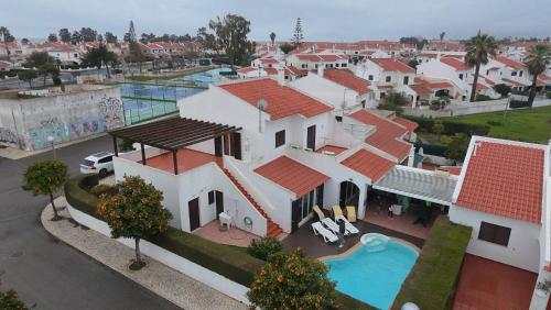 an aerial view of a house with a swimming pool at LOVELY BEACH HOUSE moradia V4 com piscina in Altura