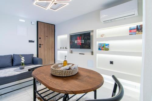 Peonia Apartment II Modern Stay with Balcony Near Old Town