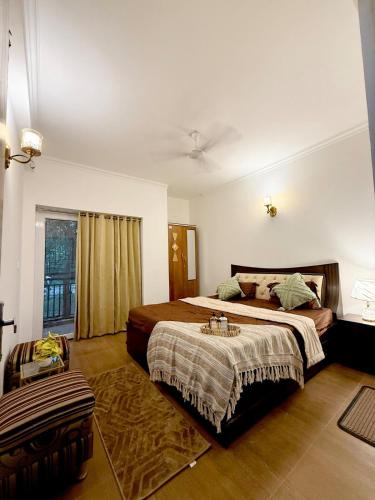 a bedroom with a large bed and a window at Meera Kunj in Chhatikara