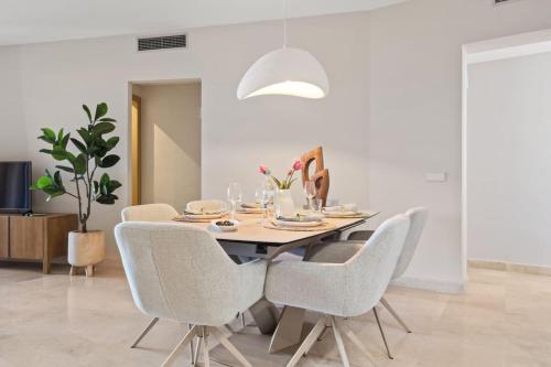 Relaxing Apartment in Bel-Air with Shared Pool - Minutes from the Beach