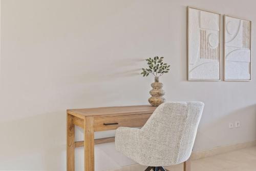 Relaxing Apartment in Bel-Air with Shared Pool - Minutes from the Beach