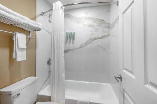 a bathroom with a shower and a toilet at Best Western Lumberton in Lumberton