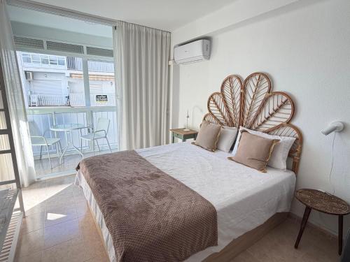 Sunlight Apartment - Apartamento soleado con balcón y piscina en el centro de Nerja
