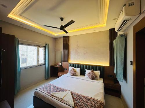 a bedroom with a bed and a ceiling at Sanidhyam by Hotel Sahu near Temple in Varanasi