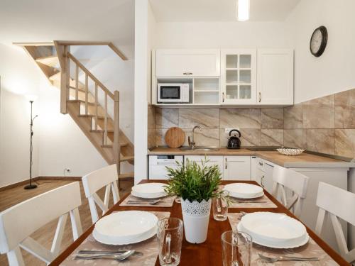 a kitchen and dining room with a table and chairs at TatryTop Narciarski Jurgów in Jurgów