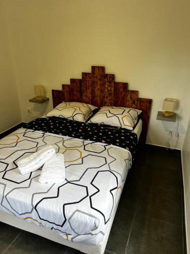 a bedroom with a large bed with white sheets and pillows at Ti ÉMERAUDE in Pointe-Noire