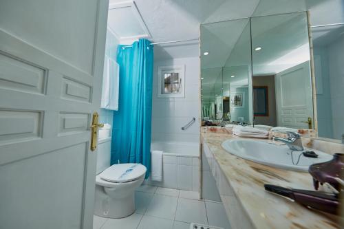 Kylpyhuone majoituspaikassa Coral Teide Mar