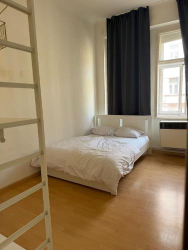 Bright Room in Shared Apartment Letna Near Prague City Center