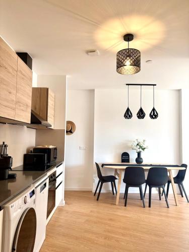 NEW Bright Modern Retreat at Malvarrosa Beach